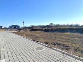 Stavebné pozemky s vlastnou prístupovou cestou