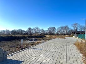 Stavebné pozemky s vlastnou prístupovou cestou