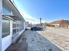 Obchodné a skladové priestory o výmere 210 m2.