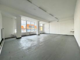 Obchodné a skladové priestory o výmere 210 m2.